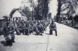 Another photograph on the Rijksstraatweg in Willemsdorp during the mobilization.