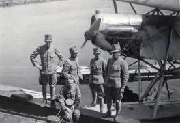 “Non-commissioned officers of the Willemsdorp covering detachment near the Aviolanda seaplanes.