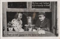 Veldpostkaart - Hij kan wel lachen zijn vrouwtje is hier - 11 mei 1940 thumbnail