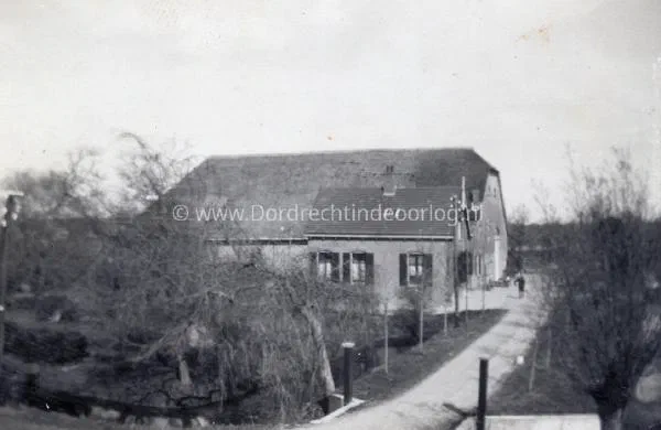 4. Hoeve Killesigt, dichtbij de Kiloever in Dordrecht tijdens de mobilisatie. image