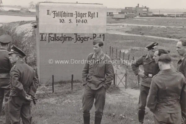 14. Luftwaffe militairen bij Rivierkazemat II in Willemsdorp. image