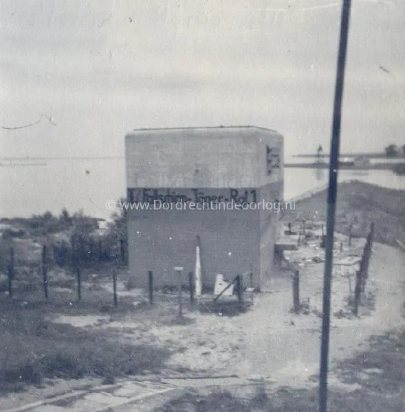 3. Rivierkazemat II bij Willemsdorp aan het water. image