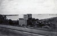 4. Rivierkazemat II vanaf de oprit in Willemsdorp tijdens de tweede wereldoorlog. thumbnail