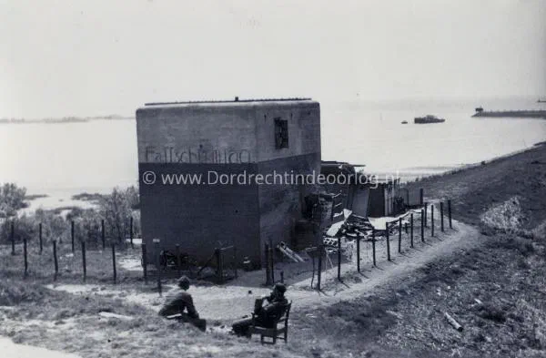 6. Rivierkazemat II in Willemsdorp tijdens de tweede wereldoorlog. image