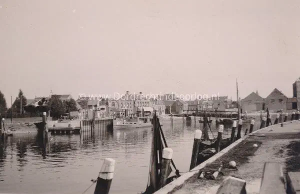 4. De haven van Moerdijk in mei 1940. image