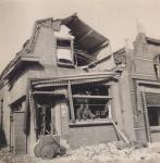 6. Beschadigde woning in de haven van Moerdijk in mei 1940. thumbnail