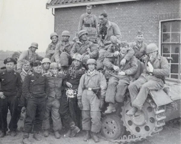 8. Parachutisten en 9e panzer division Moerdijk mei 1940. image