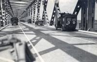 13. Ondersteunende troepen op de Verkeersbrug van Moerdijk tijdens de tweede wereldoorlog. thumbnail