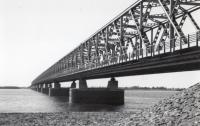 3. De Verkeersbrug bij Moerdijk tijdens de tweede wereldoorlog. thumbnail