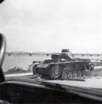4. Duitse panzer III bij de Moerdijkbruggen tijdens de tweede wereldoorlog. thumbnail