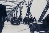 8. Duitse troepen op de Moerdijkbrug tijdens de tweede wereldoorlog. thumbnail