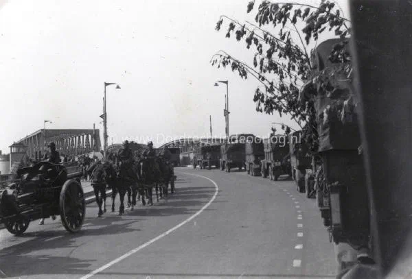 2. Troepenverplaatsingen over de Zwijndrechtse brug tijdens de tweede wereldoorlog in Dordrecht image