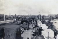 2. Duitse panzer I tanks op de Rijksstraatweg in Dordrecht tijdens de tweede wereldoorlog thumbnail