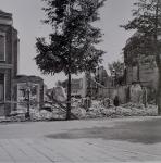 17. Oorlogsschade aan de Singel nummers 205-209 in Dordrecht. thumbnail