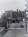 18. Oorlogsschade aan de Sint Anthonius kerk aan de Burgermeester de Raadtsingel in Dordrecht. thumbnail