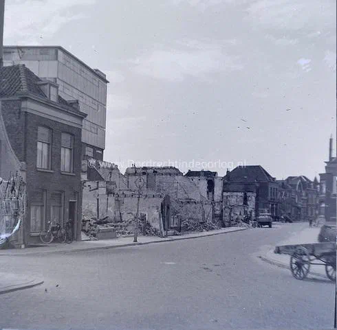 19. Oorlogsschade aan de Twintighuizen in Dordrecht. image