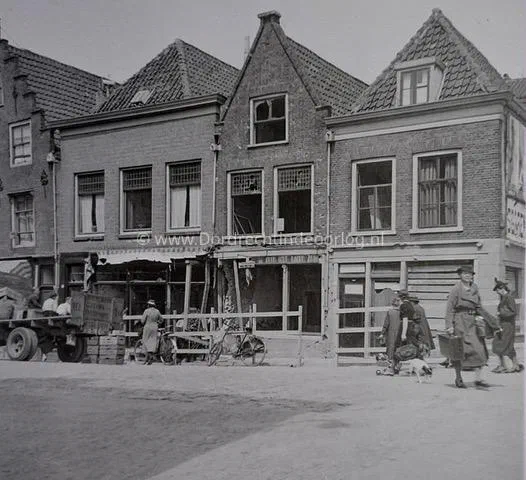 21. Oorlogsschade Vriesestraat in Dordrecht. image