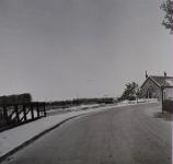 24. Oorlogsschade aan de Zuidendijk nummer 135-140 in Dordrecht. thumbnail