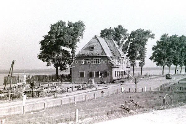 4. De politietroepenkazerne in Willemsdorp tijdens de tweede wereldoorlog. image
