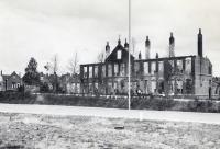 12. De school aan de Admiraal de Ruyterweg in Dordrecht tijdens de tweede wereldoorlog thumbnail
