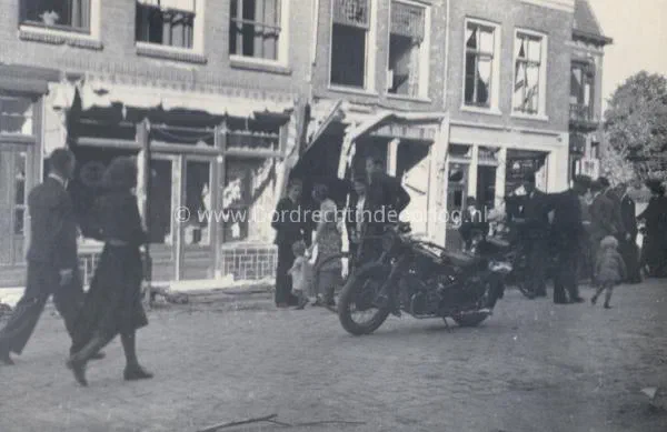 17. Dordrecht- De Vriesestraat mei 1940 image