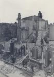 20. Door beschietingen in mei 1940 beschadigde huizen aan de Dubbeldamseweg 25-35, tussen Mauritsstraat en Markettenweg thumbnail
