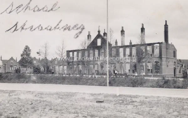 4. De vernielde school aan de Admiraal de Ruyterweg image