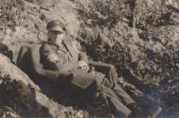 25. Oberst Bruno Bräuer in de omgeving van de Tweede Tol in Dordrecht in mei 1940. thumbnail