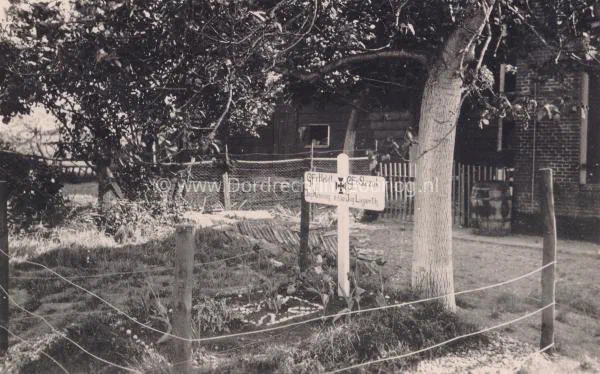 11. Het veldgraf van Duitse parachutisten van de Ersaztkompanie Moll bij hoeve de Tongplaat image