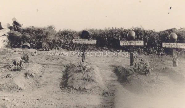 8. Duitse parachutistengraven tussen de Zanddijk en de Tweede Tol image