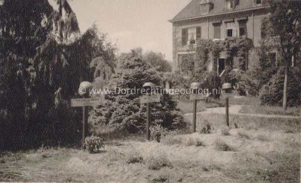 13. Duitse veldgraven bij villa Amstelwijck in mei 1940. image
