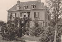 2. De achterzijde van Villa Amstelwijck in mei 1940. thumbnail