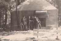 4. De kazemat waar Luitenant van gezondheid van Hattum zijn eerste hulp post in had bij Amstelwijck in mei 1940. thumbnail