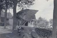 12. Schade door de oorlog in Willemsdorp in mei 1940. thumbnail
