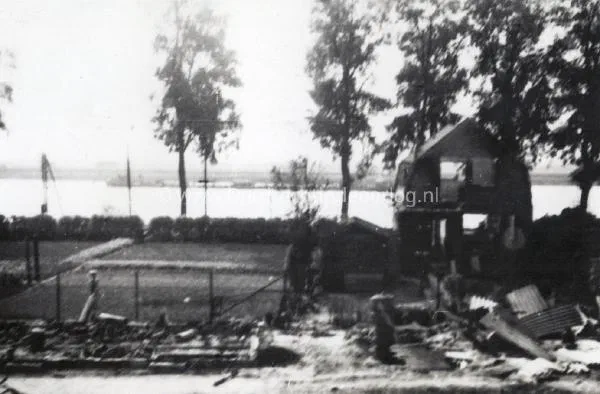 8. Nog een opname van een woonhuis in Willemsdorp tijdens de tweede wereldoorlog. image