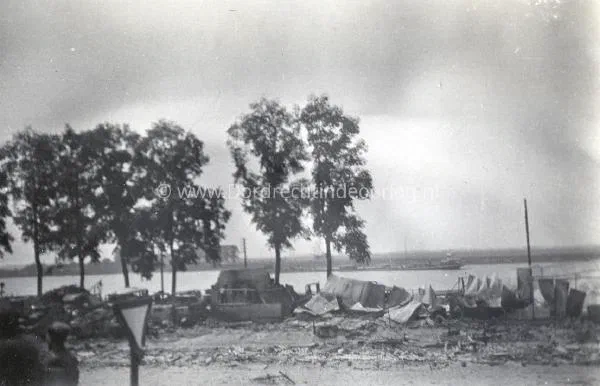 9. Nog een opname van de autosloperij Willemsdorp tijdens de tweede wereldoorlog. image
