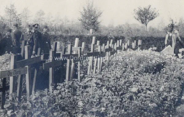 14.  Duitse oorlogsgraven op de Algemene Begraafplaats in Dordrecht image