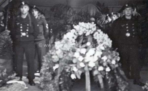 28.  Een Kriegsmarine begrafenis op de Algemene Begraafplaats in Dordrecht K5 image