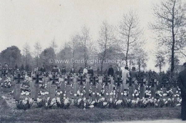  Foto's van Duitse graven op de Algemene Begraafplaats in Dordrecht K9 image