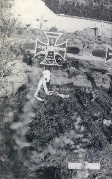 43.  Het oorlogsgraf van Jäger Werner Pusemann op de Algemene Begraafplaats in Dordrecht in mei 1940  image