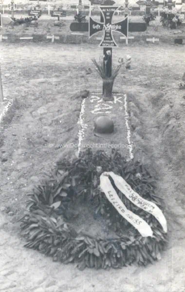 46.  Het oorlogsgraf van Gefreiter Heinz Hölzke op de Algemene Begraafplaats in Dordrecht in mei 1940  image