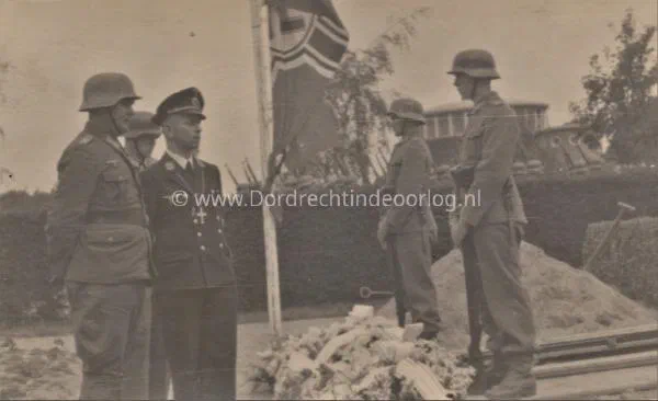 Duitse begrafenis op de Algeme Begraaflplaats in Dordrecht tijdens de tweede wereldoorlog 334 image