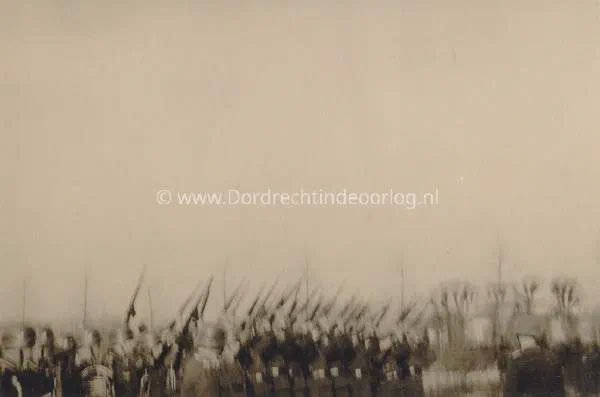  Duitse militaire begraafplaats op de algemene begraafplaats in Dordrecht tijdens de tweede wereldoorlog  image