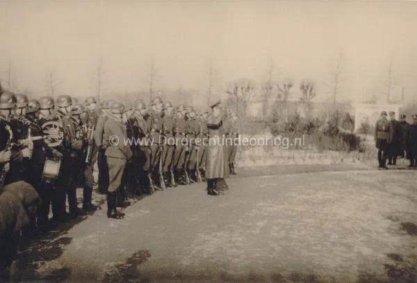 68.  Duitse militaire begraafplaats op de algemene begraafplaats in Dordrecht tijdens de tweede wereldoorlog  image