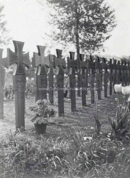 Duitse oorlogsgraven op de Algemene Begraafplaats in Dordrecht image