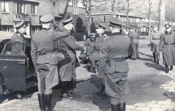 13.  Stafbezoek General Erich Höcker Dordrecht image