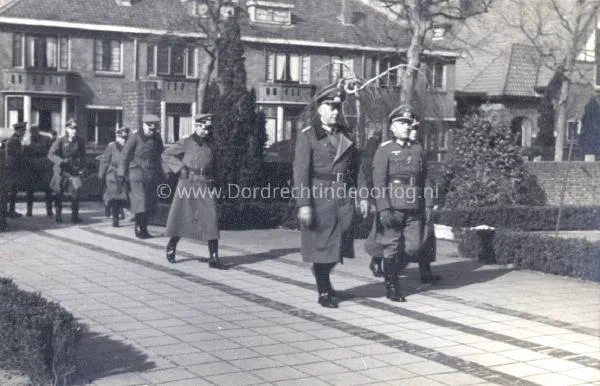 14.  Stafbezoek General Erich Höcker Dordrecht 116 image