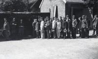 40.  Duitse militairen van de Luftwaffe, vermoedelijk ergens in Dordrecht  thumbnail