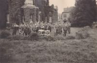 45.  Duits muziekkorps bij Villa Simpang aan de Burgemeester de Raadtsingel tijdens de tweede wereldoorlog in Dordrecht thumbnail