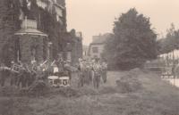 46.  Duits muziekkorps bij Villa Simpang aan de Burgemeester de Raadtsingel tijdens de tweede wereldoorlog in Dordrecht  thumbnail